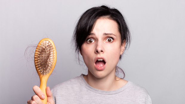 Caída del pelo estacional: por qué se produce y cómo combatirla